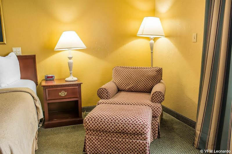 Quality Inn Newton At I-80 Exterior foto